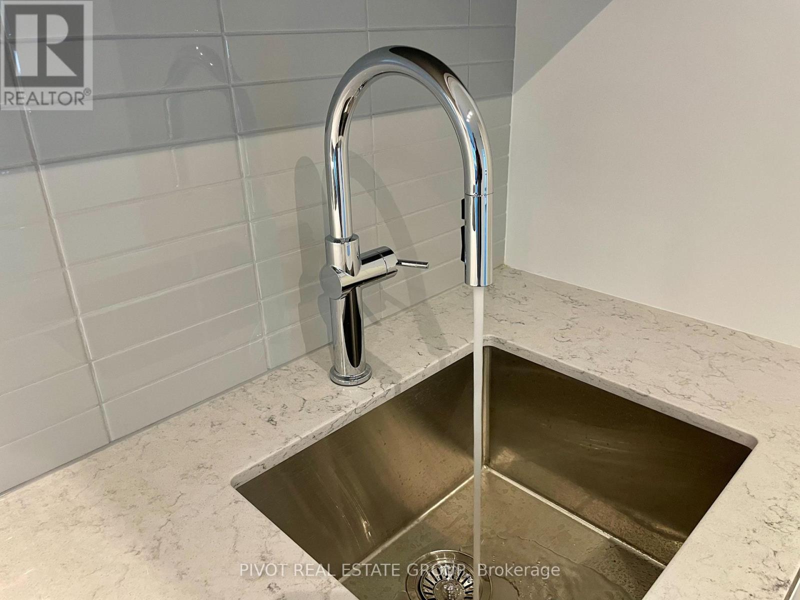 2507 - 2 Erskine Road, Mississauga, Ontario  L5B 0S1 - Photo 15 - W12952766