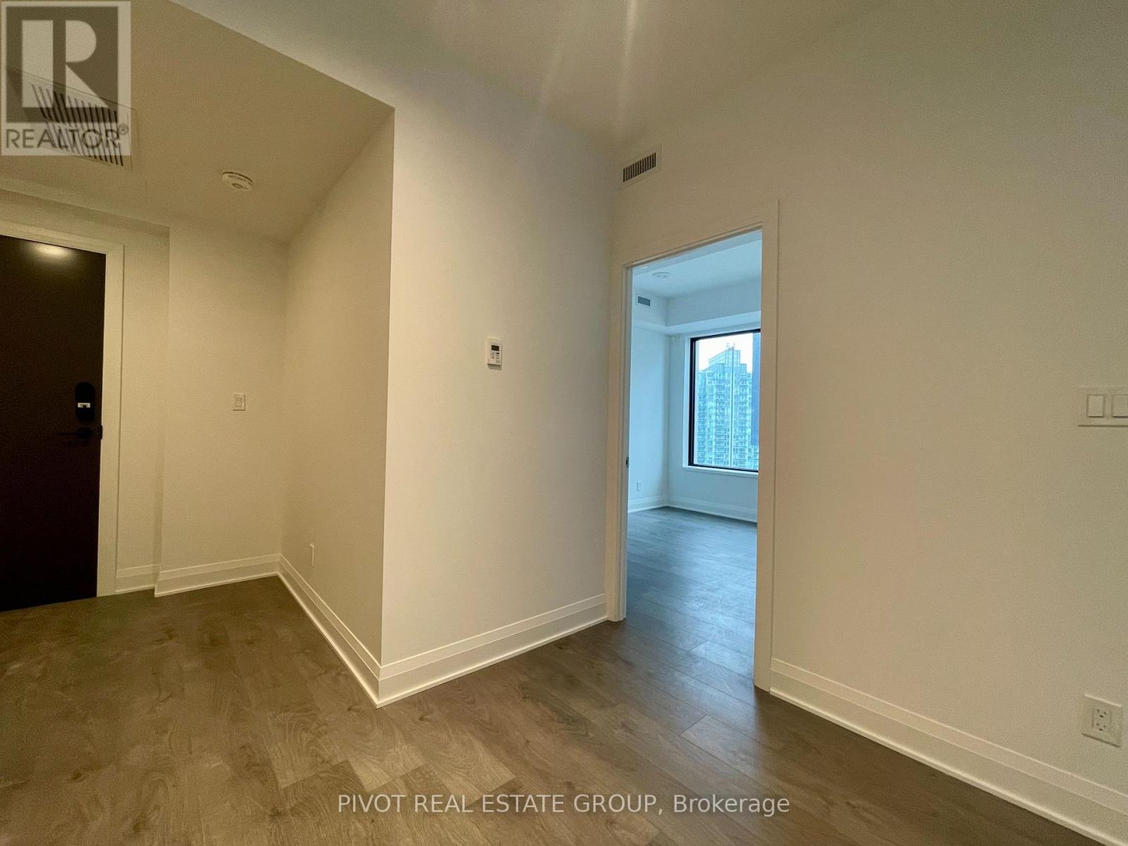 2507 - 2 Erskine Road, Mississauga, Ontario  L5B 0S1 - Photo 6 - W12952766