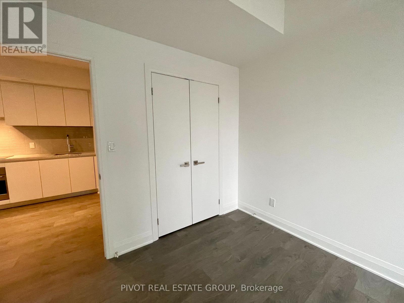 2507 - 2 Erskine Road, Mississauga, Ontario  L5B 0S1 - Photo 8 - W12952766