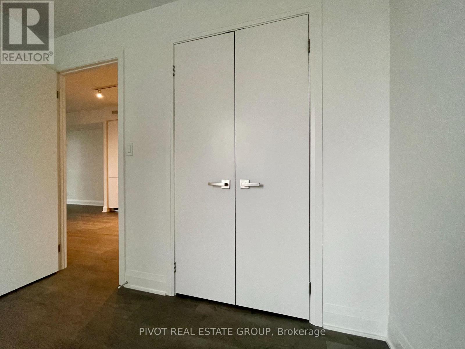 2507 - 2 Erskine Road, Mississauga, Ontario  L5B 0S1 - Photo 9 - W12952766