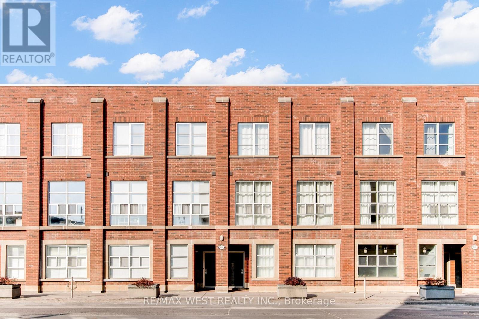 3 - 1396 Bloor Street W, Toronto, Ontario  M6P 4H6 - Photo 2 - W12952792