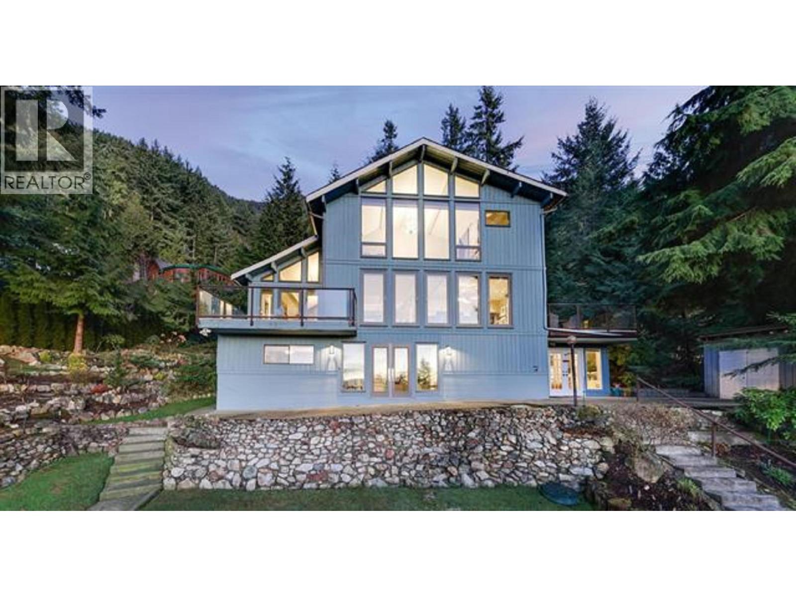 445 Mountain Drive, Lions Bay, British Columbia  V0N 2E0 - Photo 33 - R3098374