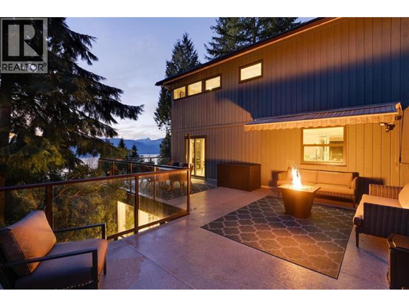 445 Mountain Drive, Lions Bay, British Columbia  V0N 2E0 - Photo 31 - R3098374