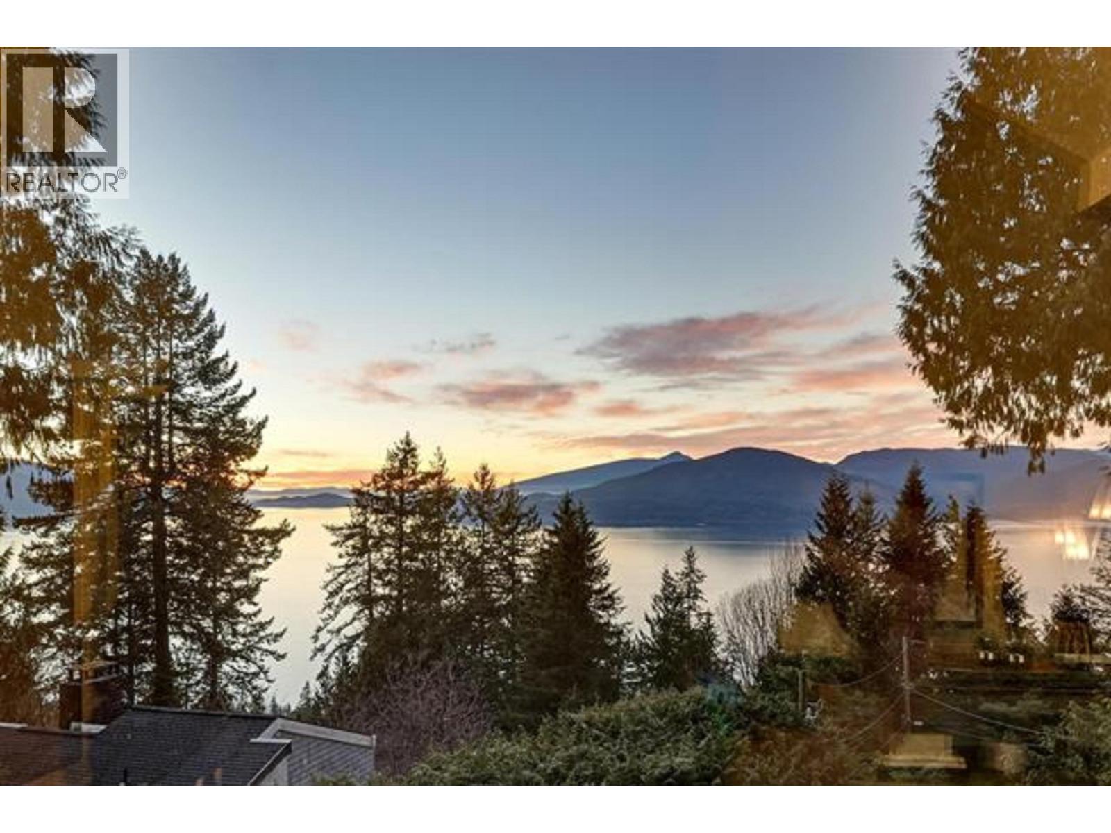 445 Mountain Drive, Lions Bay, British Columbia  V0N 2E0 - Photo 19 - R3098374