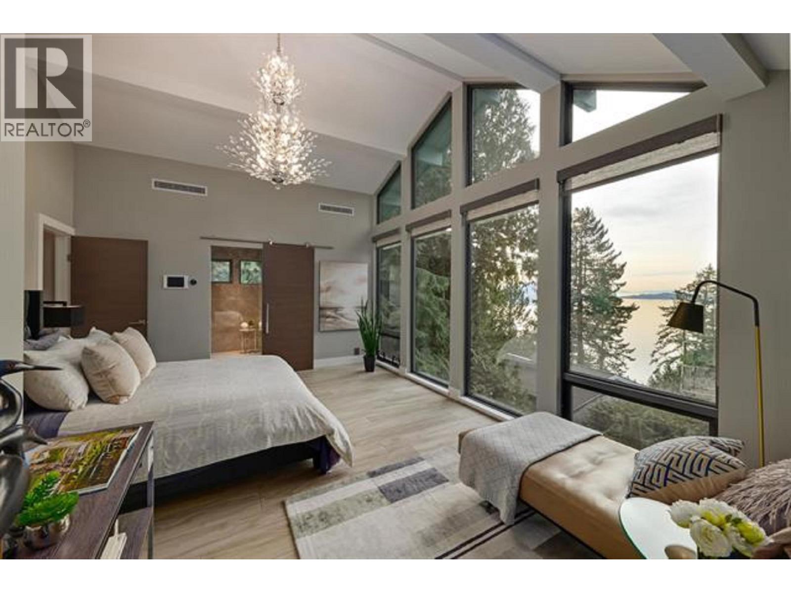 445 Mountain Drive, Lions Bay, British Columbia  V0N 2E0 - Photo 2 - R3098374