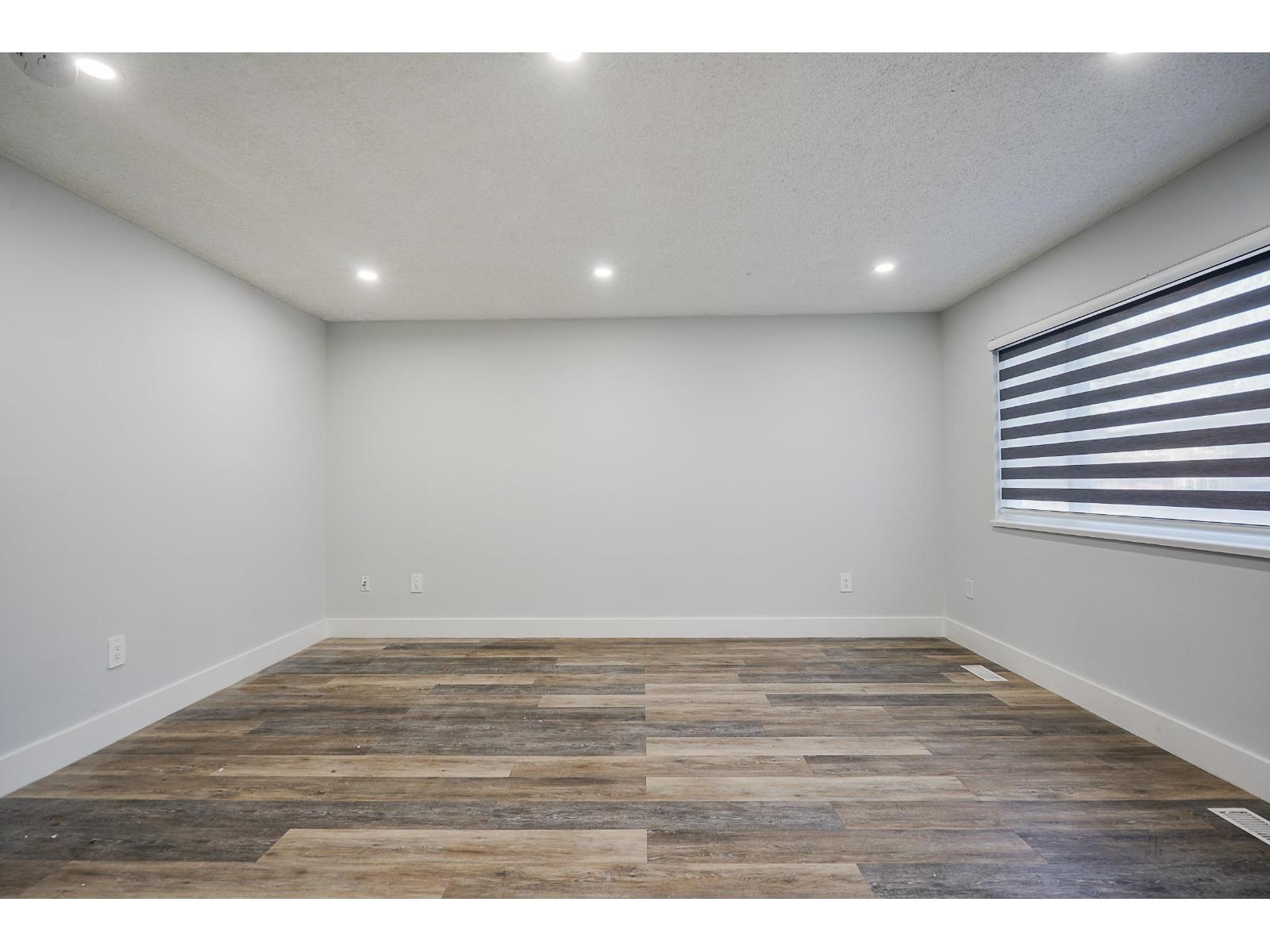 32382-32384 Brant Avenue, Mission, British Columbia  V2V 4Z1 - Photo 2 - R3106015