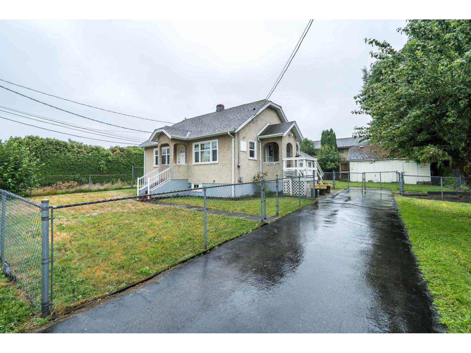 33884 Mayfair Avenue, Abbotsford, British Columbia V2S 1R2 - Photo 2 - R3105843