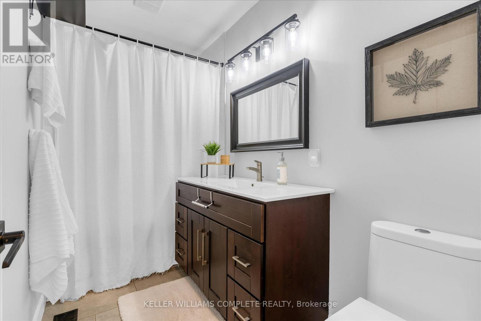 24 Central Park Avenue, Hamilton, Ontario  L9H 2M7 - Photo 16 - X12952588