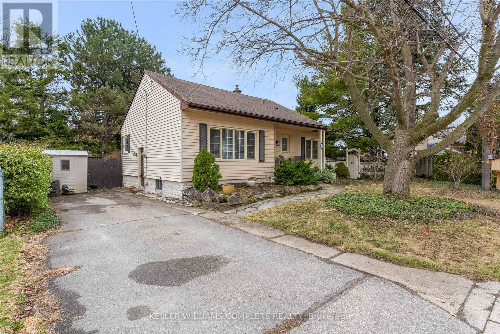 24 Central Park Avenue, Hamilton, Ontario  L9H 2M7 - Photo 2 - X12952588