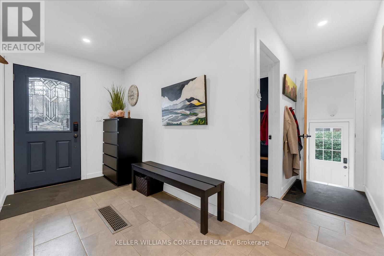 24 Central Park Avenue, Hamilton, Ontario  L9H 2M7 - Photo 3 - X12952588