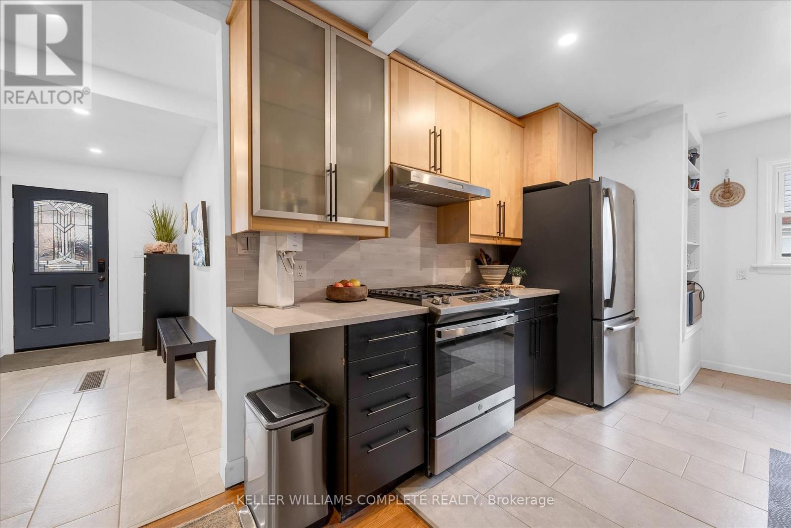 24 Central Park Avenue, Hamilton, Ontario  L9H 2M7 - Photo 5 - X12952588