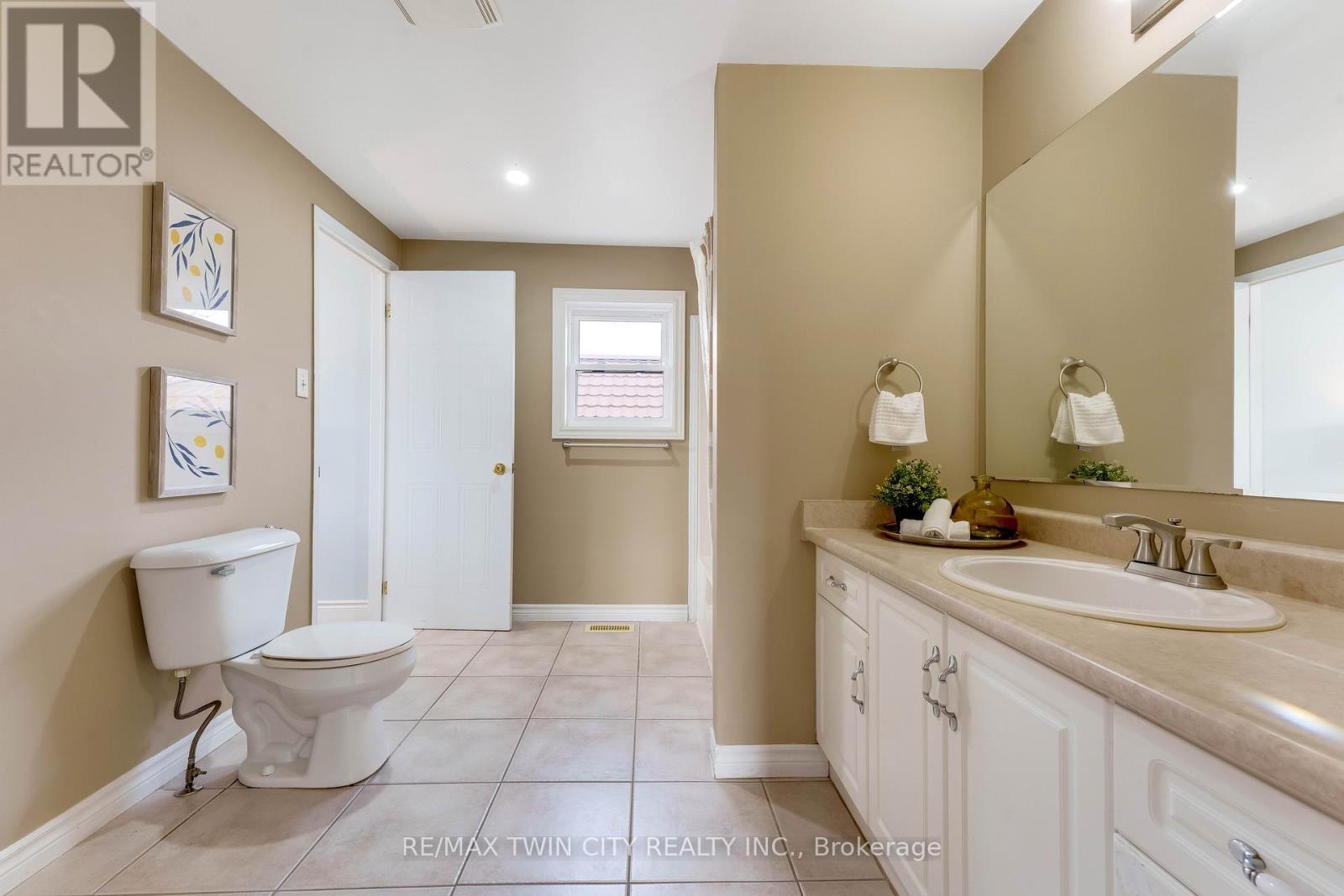 135 Veronica Drive, Kitchener, Ontario  N2A 4E6 - Photo 20 - X12952796