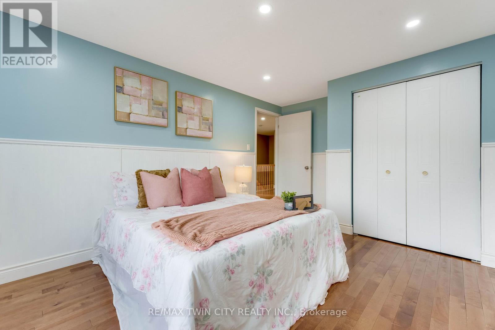 135 Veronica Drive, Kitchener, Ontario  N2A 4E6 - Photo 24 - X12952796