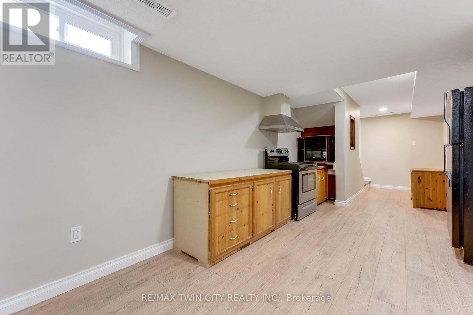 135 Veronica Drive, Kitchener, Ontario  N2A 4E6 - Photo 31 - X12952796