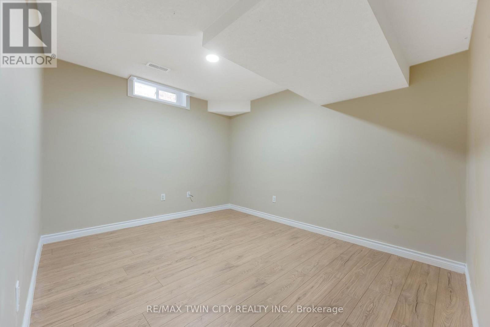 135 Veronica Drive, Kitchener, Ontario  N2A 4E6 - Photo 32 - X12952796