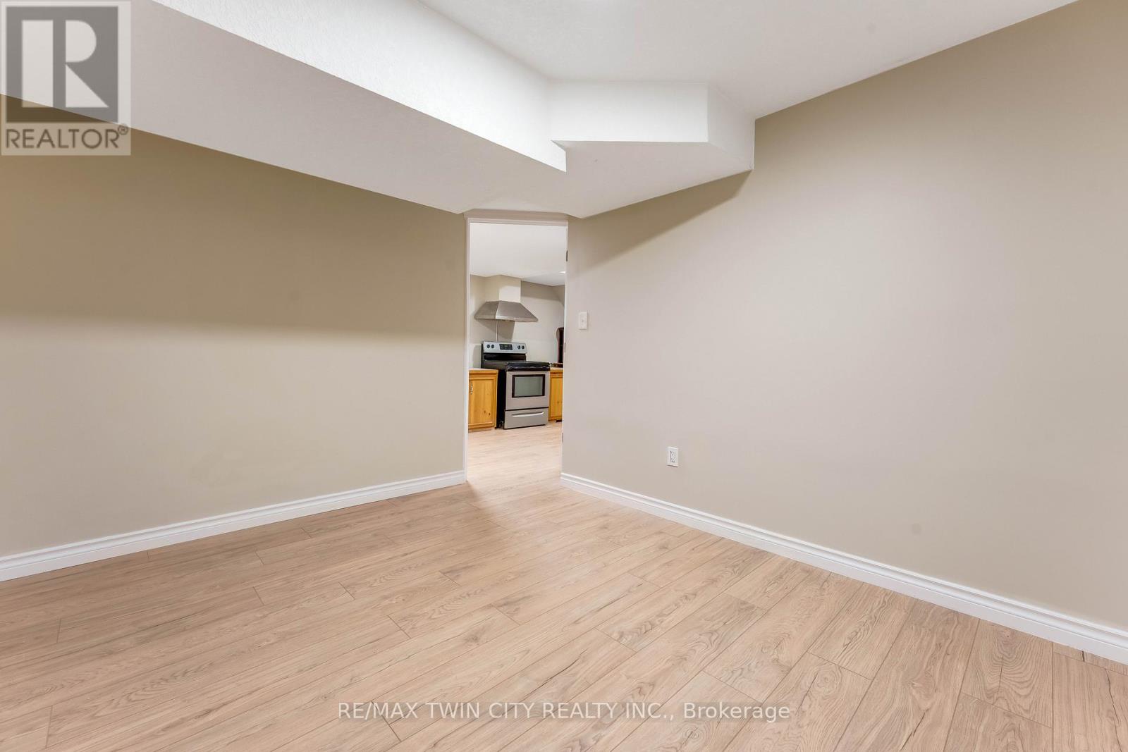 135 Veronica Drive, Kitchener, Ontario  N2A 4E6 - Photo 33 - X12952796