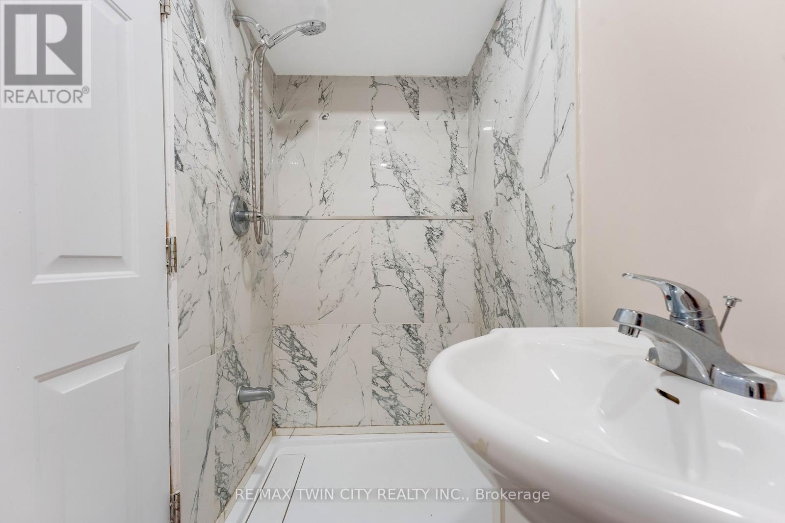 135 Veronica Drive, Kitchener, Ontario  N2A 4E6 - Photo 35 - X12952796