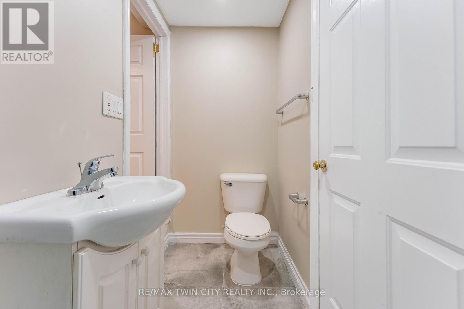 135 Veronica Drive, Kitchener, Ontario  N2A 4E6 - Photo 36 - X12952796