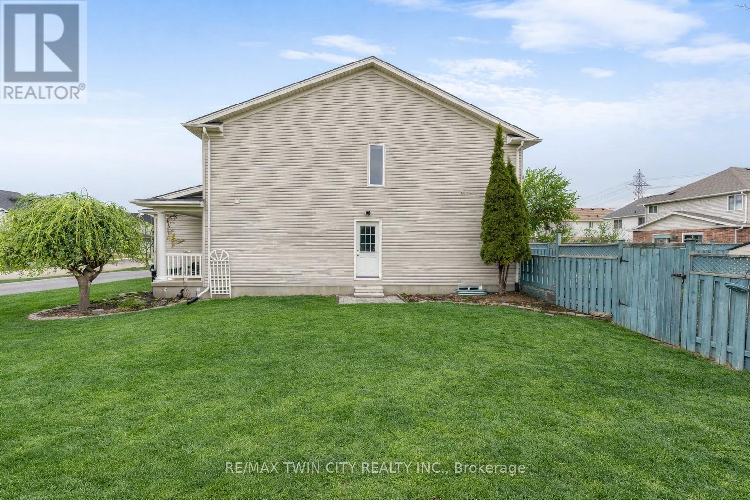 135 Veronica Drive, Kitchener, Ontario  N2A 4E6 - Photo 37 - X12952796