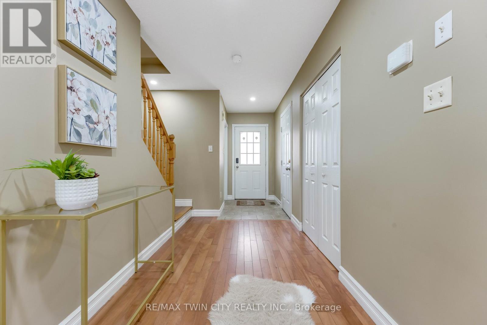 135 Veronica Drive, Kitchener, Ontario  N2A 4E6 - Photo 4 - X12952796