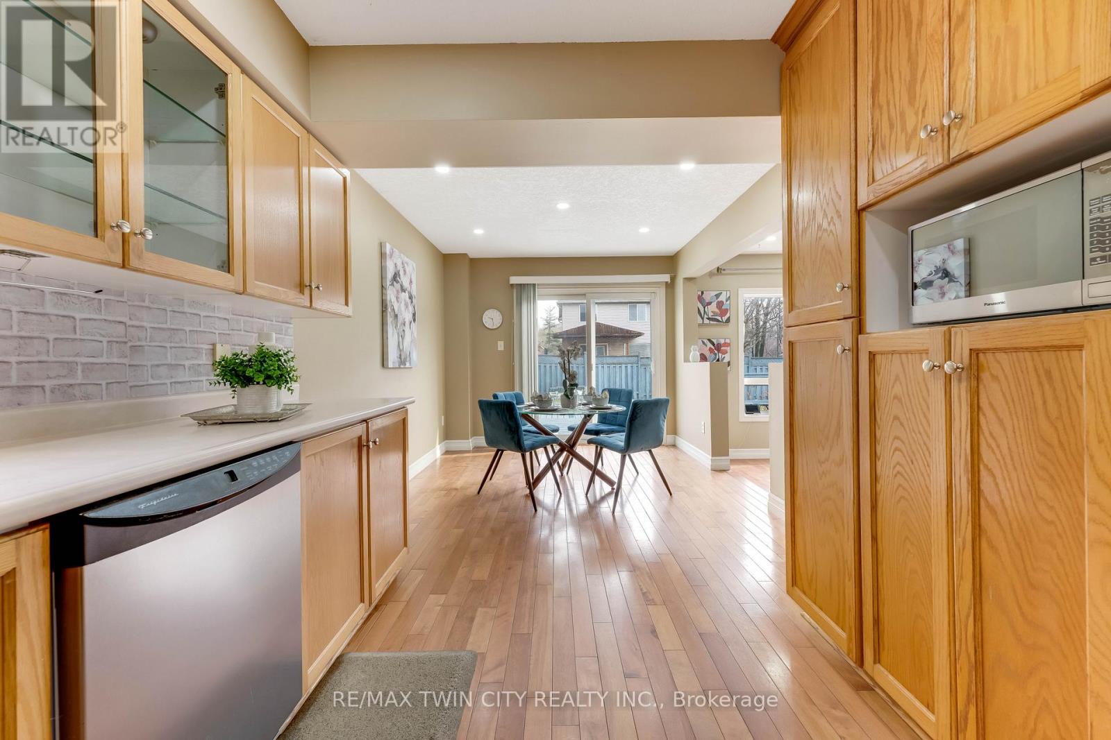 135 Veronica Drive, Kitchener, Ontario  N2A 4E6 - Photo 7 - X12952796