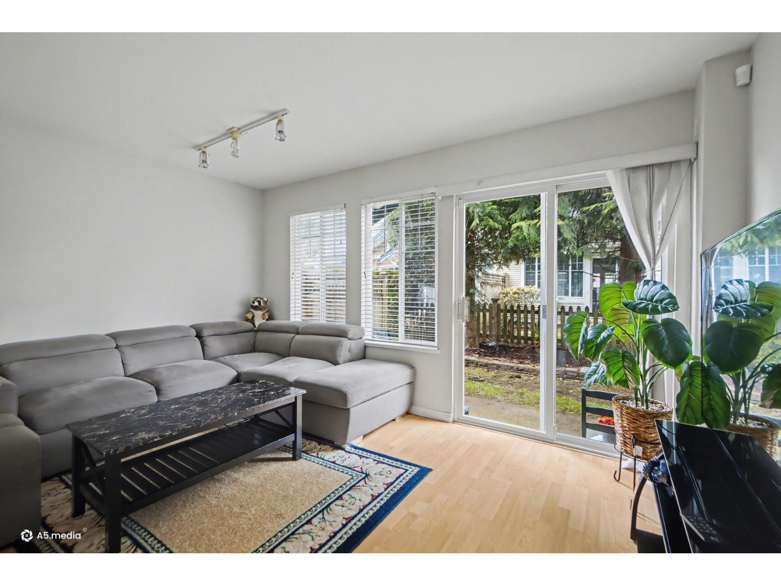 13 6533 121 Street, Surrey, British Columbia  V3W 1M5 - Photo 2 - R3105729