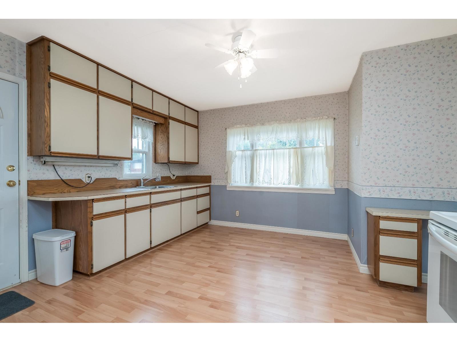 33884 Mayfair Avenue, Abbotsford, British Columbia V2S 1R2 - Photo 11 - R3105843