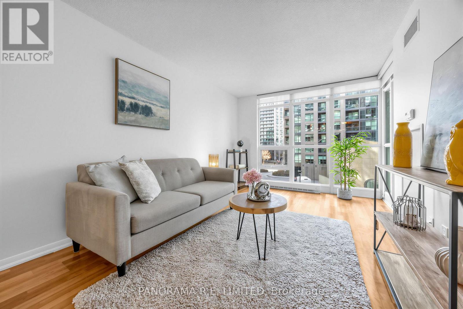 306 - 231 Fort York Boulevard, Toronto, Ontario  M5V 1B2 - Photo 2 - C12938254