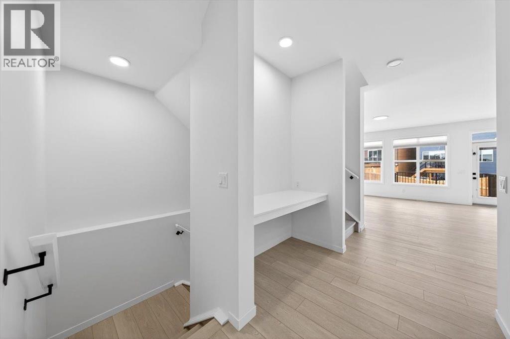 392 Carringvue Place NW, Calgary, Alberta  T3P 2A4 - Photo 7 - A2289930