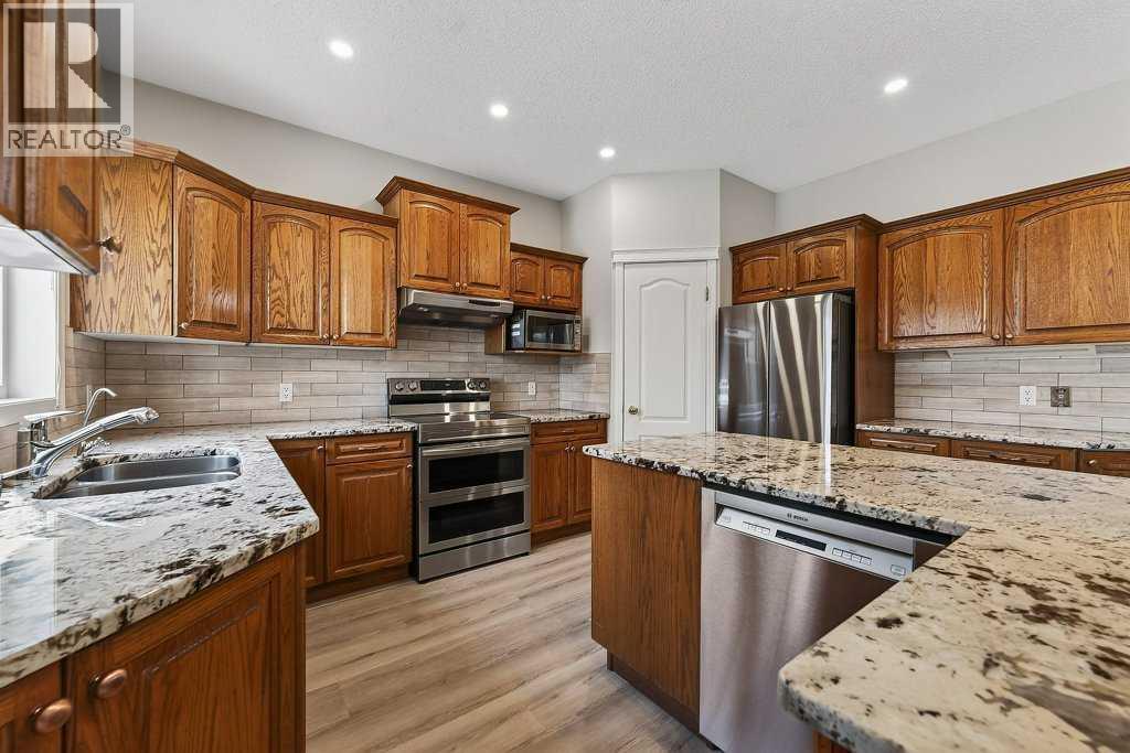 137 Simcrest Heights Sw, Calgary, Alberta  T3H 4K2 - Photo 10 - A2298291