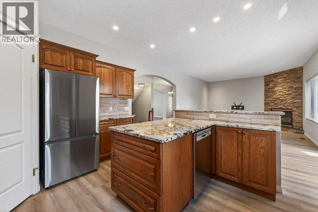 137 Simcrest Heights Sw, Calgary, Alberta  T3H 4K2 - Photo 11 - A2298291