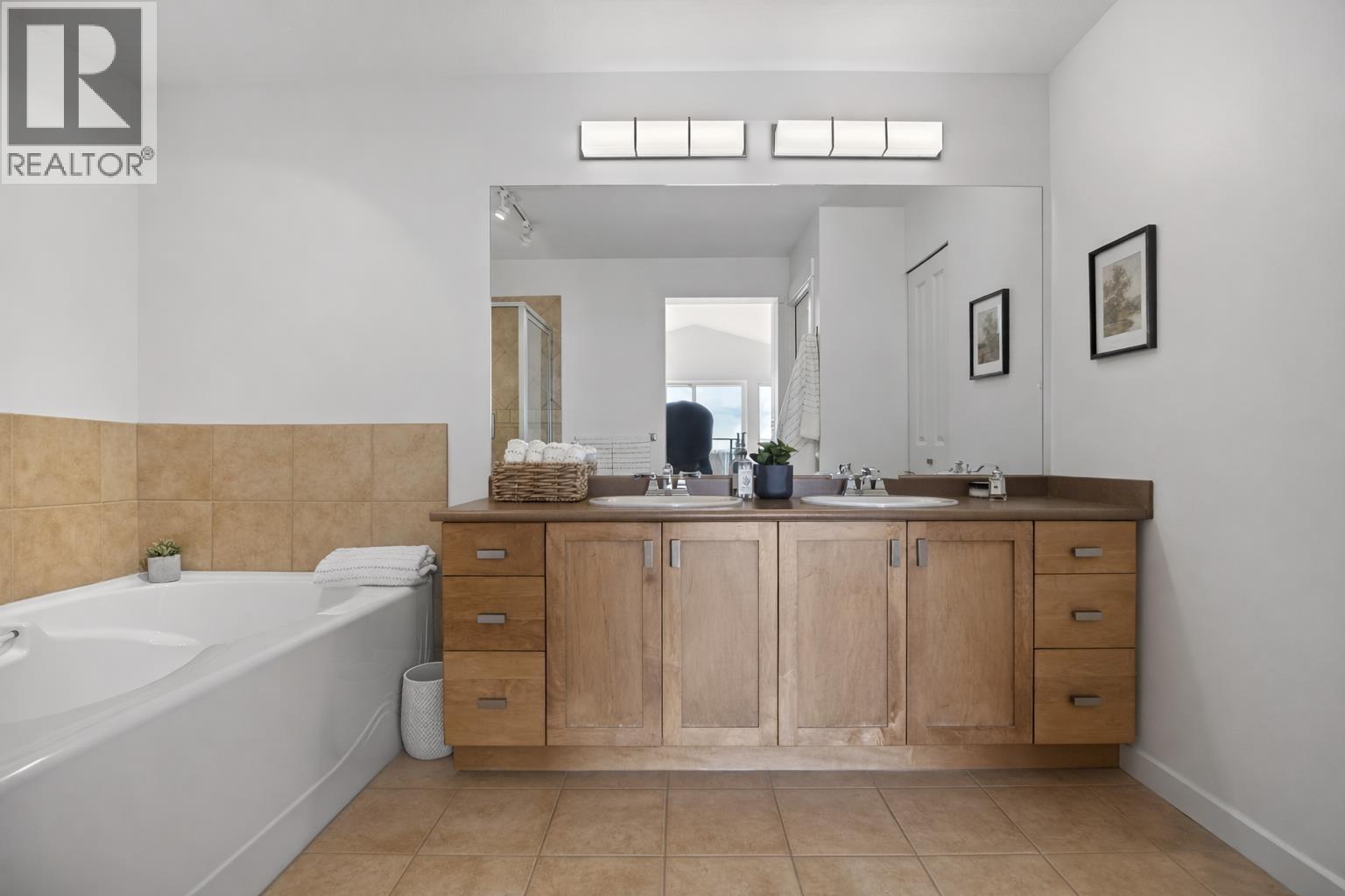 4 Hickory Drive, Port Moody, British Columbia  V3H 5L9 - Photo 27 - R3106266