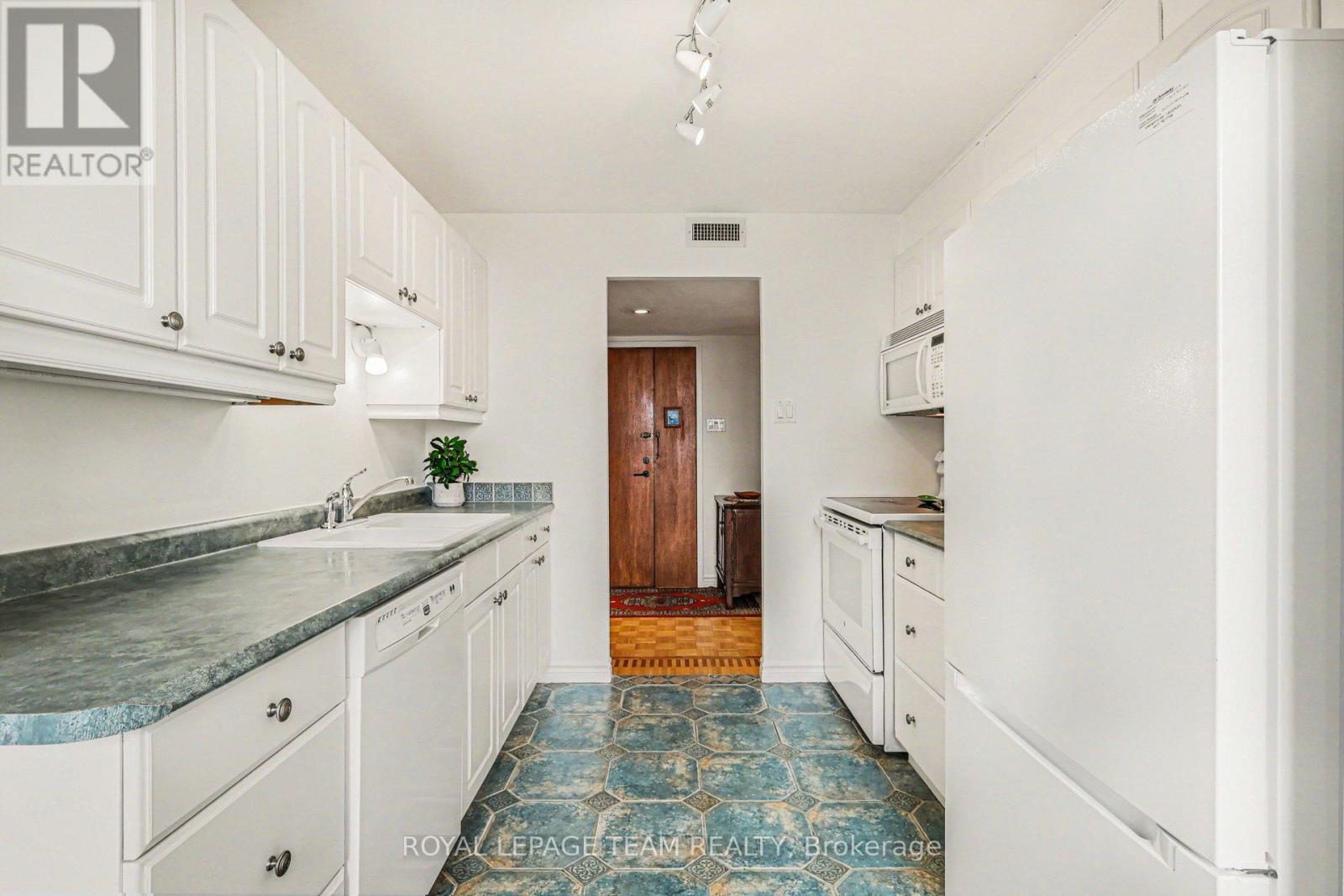 1701 - 20 The Driveway, Ottawa, Ontario  K2P 1C8 - Photo 11 - X12952804