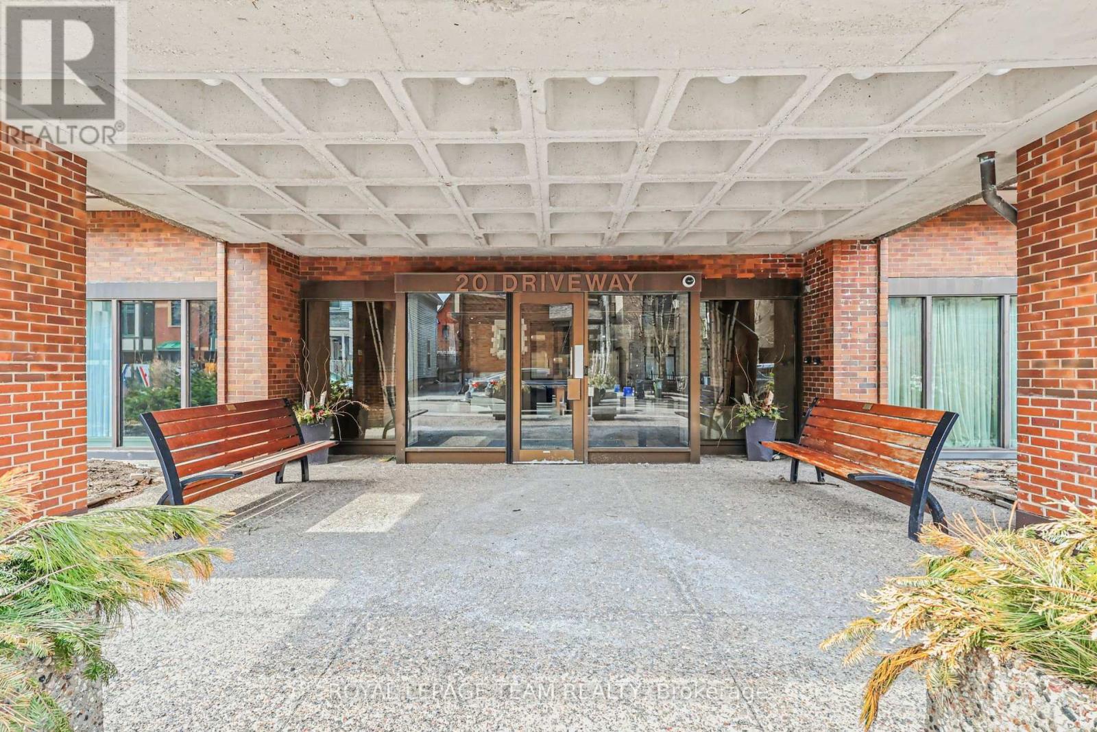 1701 - 20 The Driveway, Ottawa, Ontario  K2P 1C8 - Photo 2 - X12952804