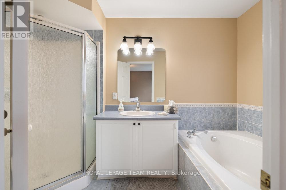 243 Royal Gala Private, Ottawa, Ontario  K1B 1C7 - Photo 12 - X12952876