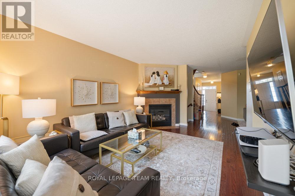 243 Royal Gala Private, Ottawa, Ontario  K1B 1C7 - Photo 2 - X12952876