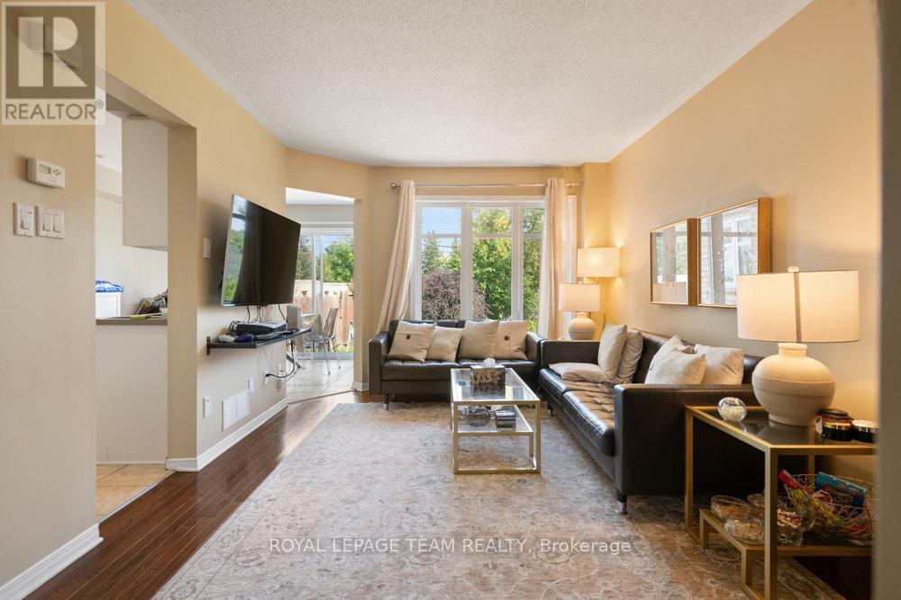243 Royal Gala Private, Ottawa, Ontario  K1B 1C7 - Photo 3 - X12952876