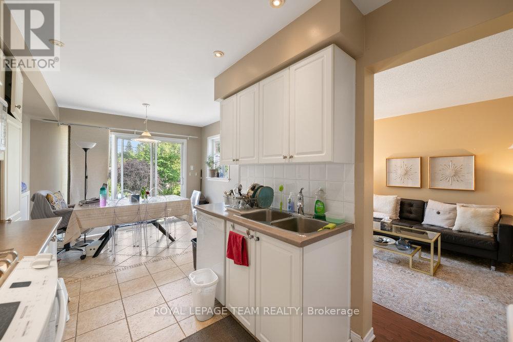 243 Royal Gala Private, Ottawa, Ontario  K1B 1C7 - Photo 5 - X12952876