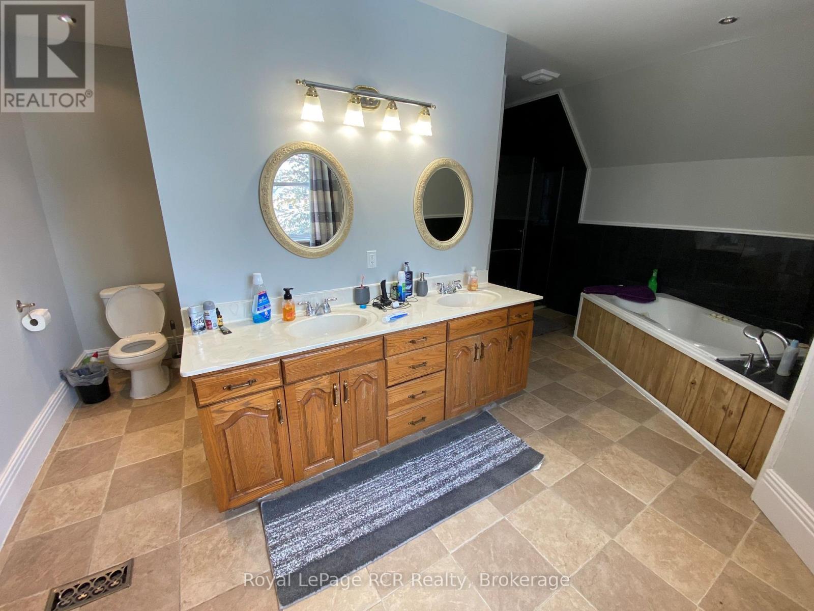 631 9th Avenue, Hanover, Ontario  N4N 2M7 - Photo 15 - X12944298