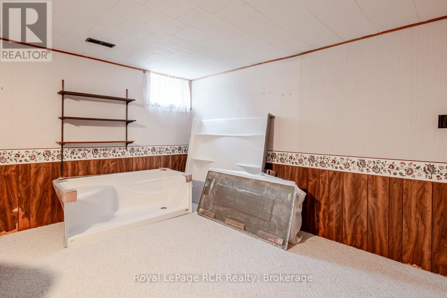 147 Finden Street, Georgian Bluffs, Ontario  N4K 6V5 - Photo 12 - X12952648