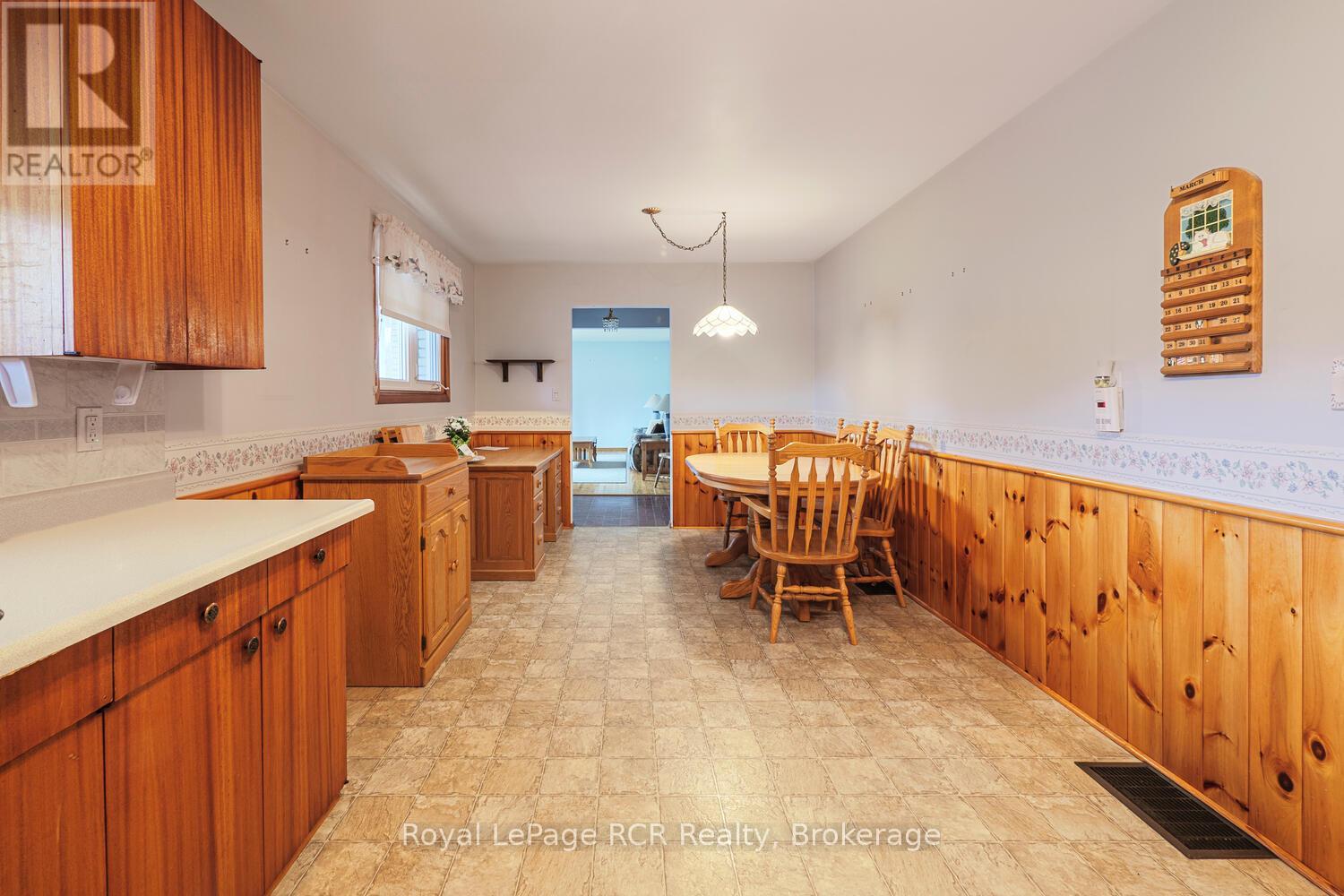 147 Finden Street, Georgian Bluffs, Ontario  N4K 6V5 - Photo 5 - X12952648