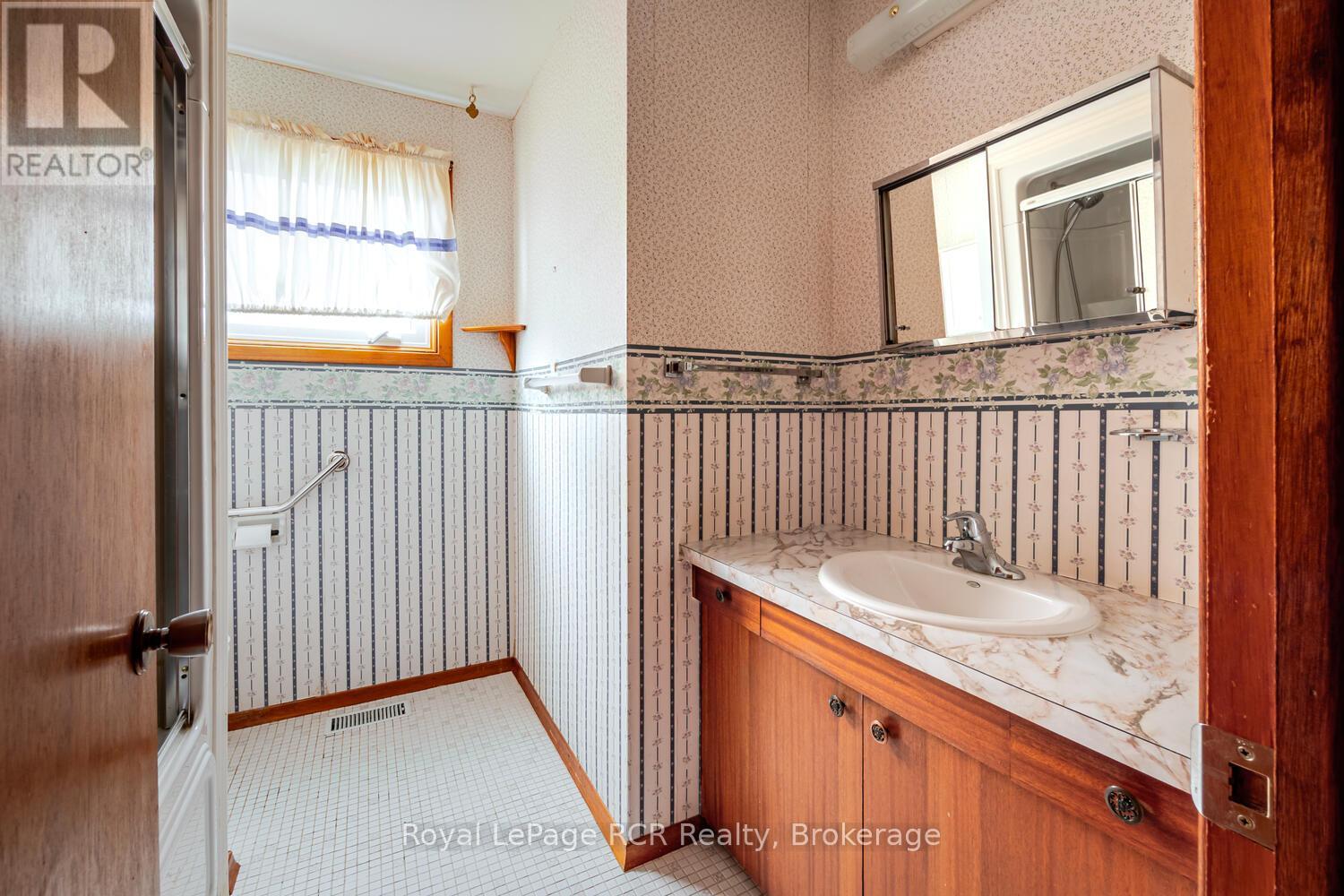 147 Finden Street, Georgian Bluffs, Ontario  N4K 6V5 - Photo 8 - X12952648