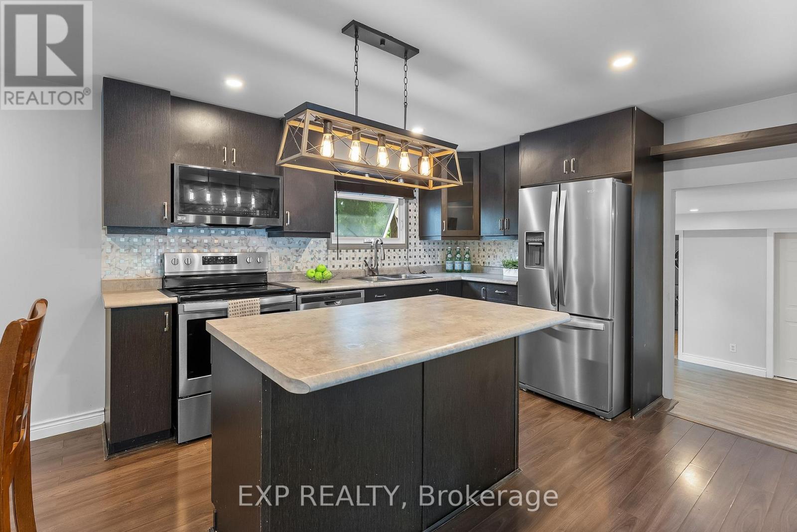 6937 Waterloo Drive, Niagara Falls, Ontario  L2J 1E3 - Photo 9 - X12952856