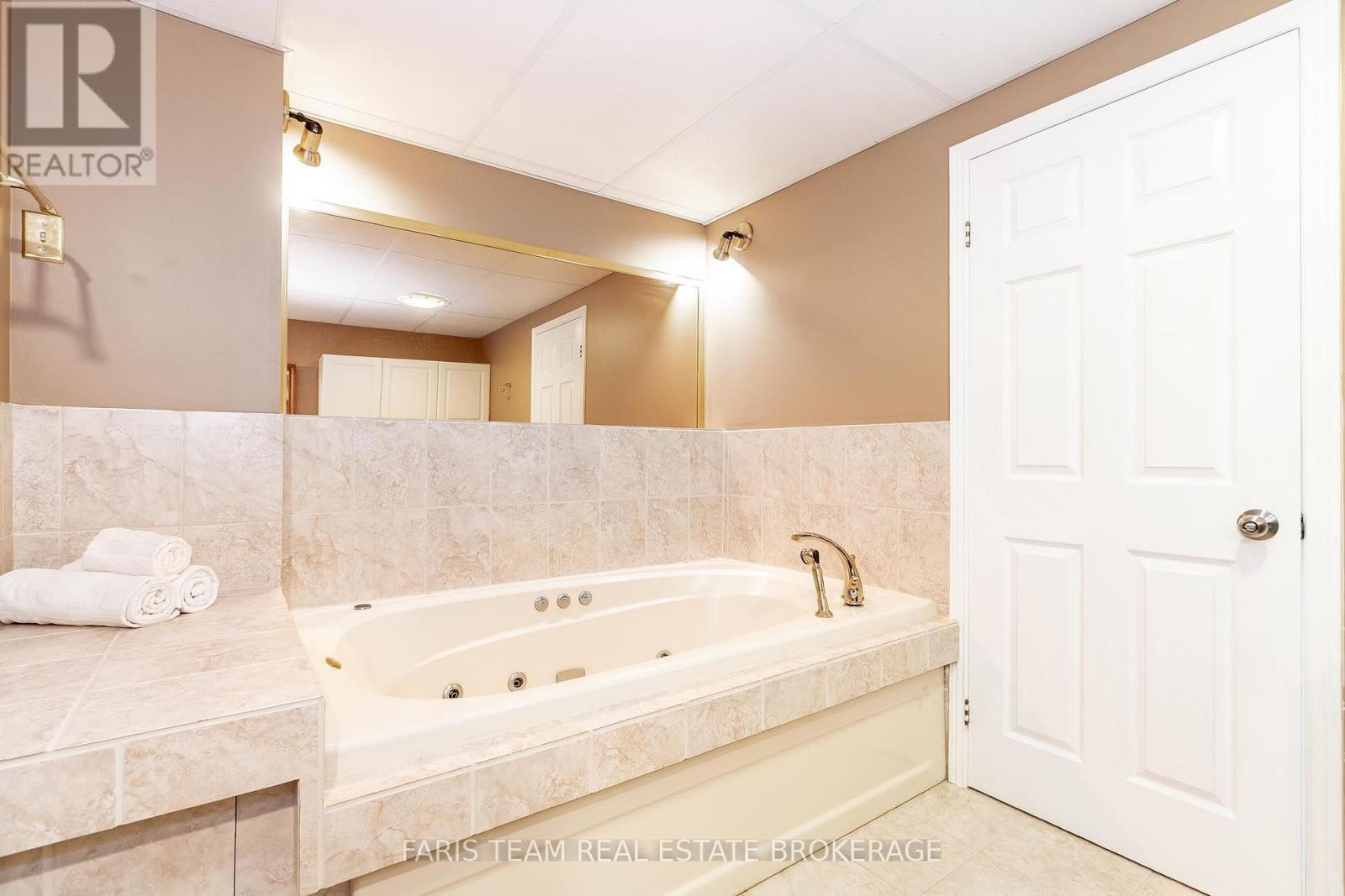 856 Church Drive, Innisfil, Ontario  L0L 1K0 - Photo 19 - N12902376