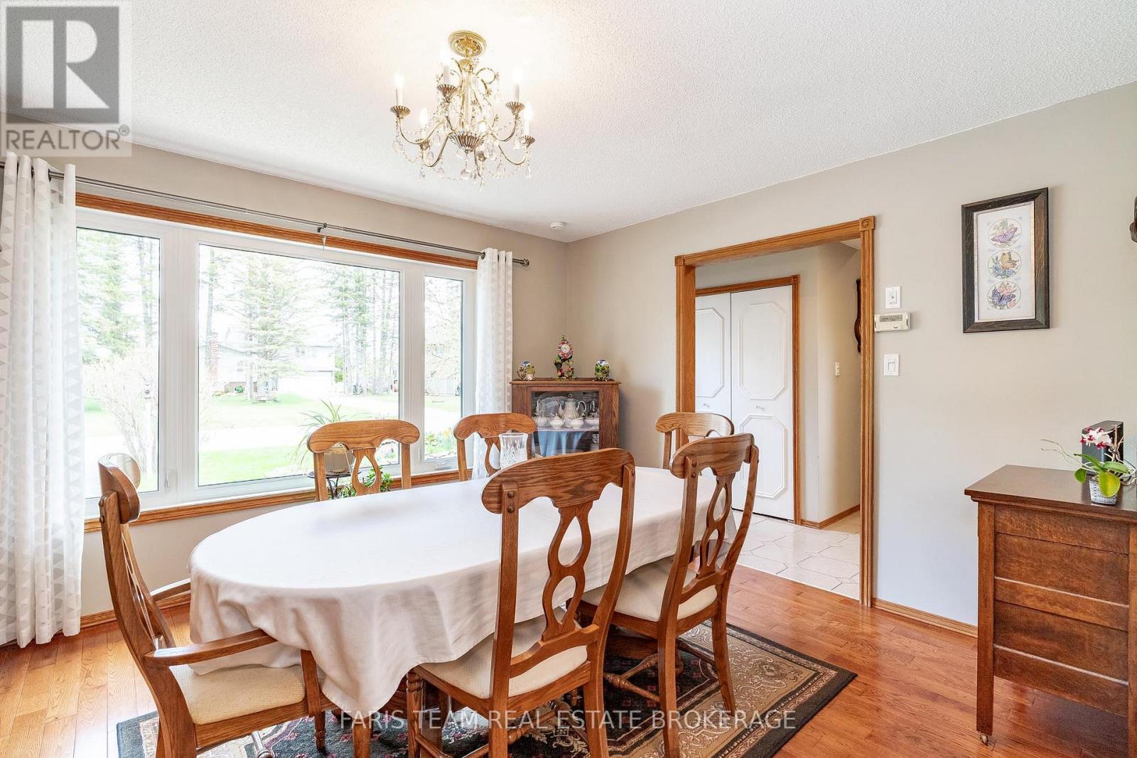 856 Church Drive, Innisfil, Ontario  L0L 1K0 - Photo 8 - N12902376