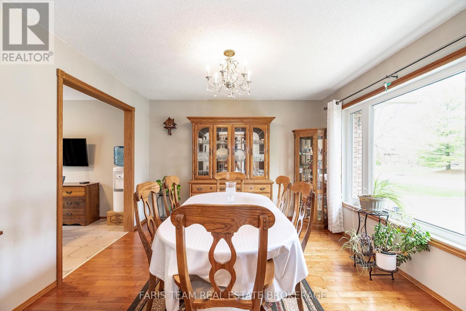 856 Church Drive, Innisfil, Ontario  L0L 1K0 - Photo 9 - N12902376