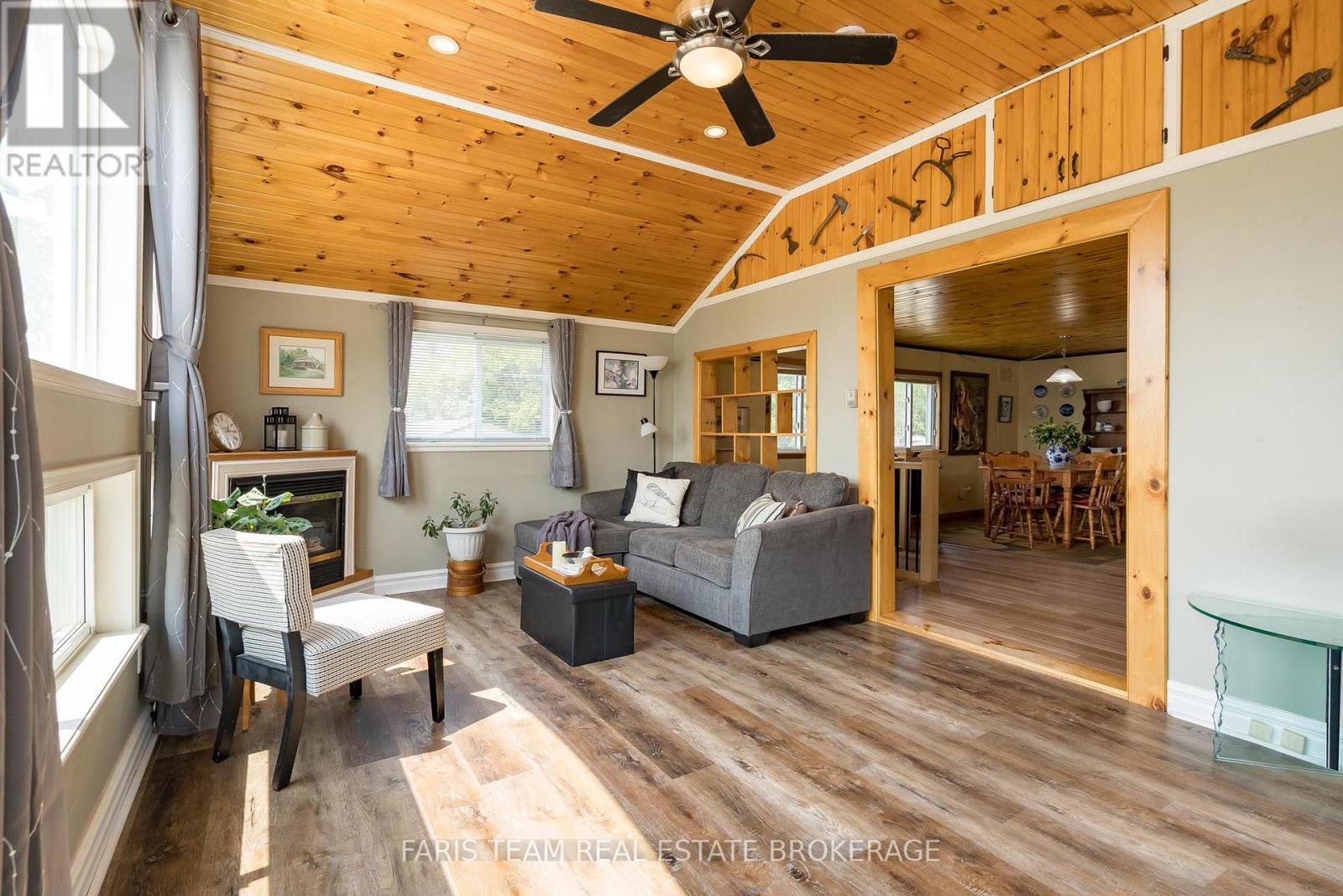 5632 Penetanguishene Road, Springwater, Ontario  L0L 1P0 - Photo 10 - S12874534