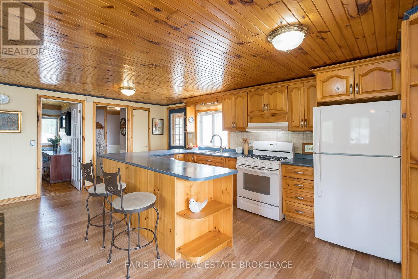 5632 Penetanguishene Road, Springwater, Ontario  L0L 1P0 - Photo 6 - S12874534