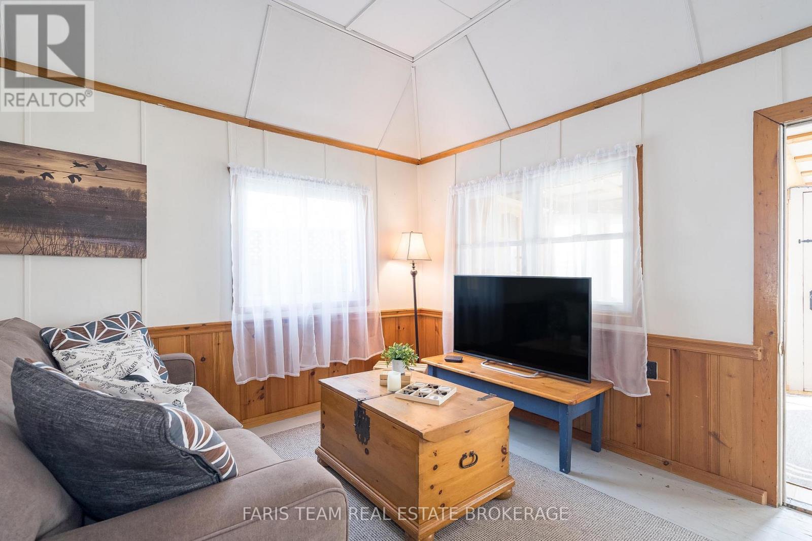 5632 Penetanguishene Road, Springwater, Ontario  L0L 1P0 - Photo 27 - S12874534