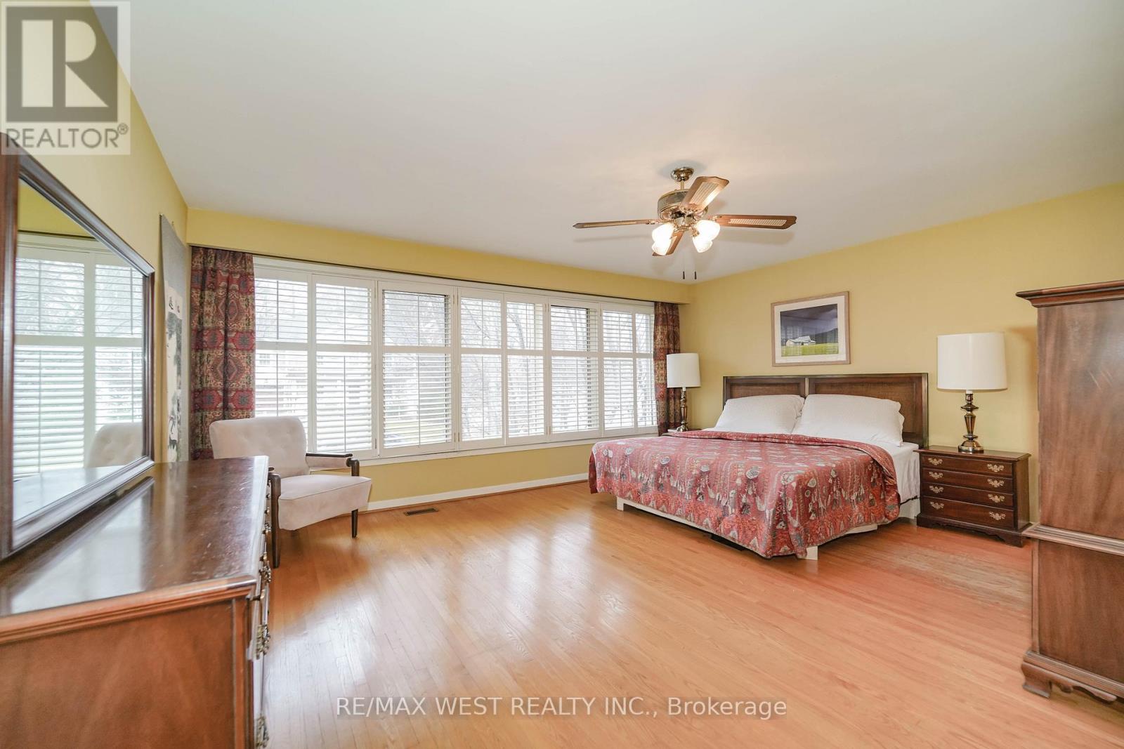 47 Saint Georges Road, Toronto, Ontario  M9A 3T2 - Photo 7 - W12950940